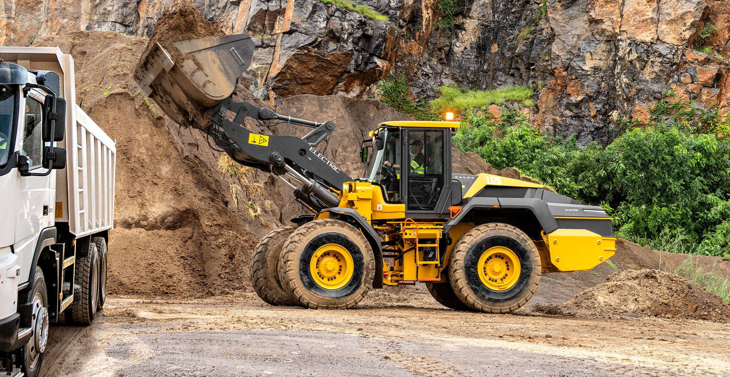 volvo-benefit-wheel-loader-l120-c2-electric-wider-business-opportunities-2324x1200