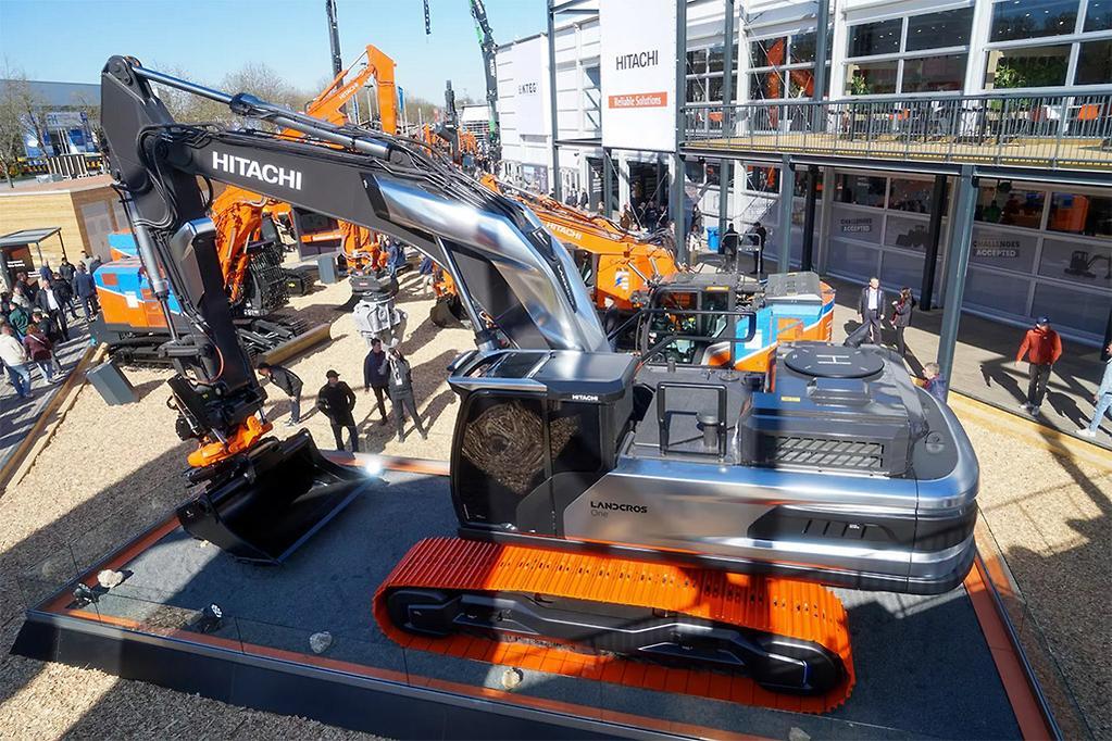 landcros-one-on-hcme-stand-qepl